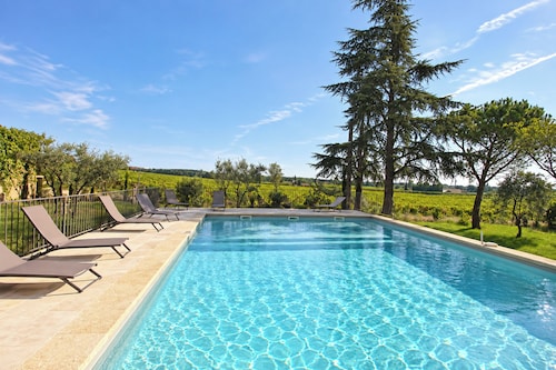 Provençal farmhouse, pool & Dentelles views