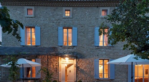 Domaine viticole du XIXe siècle récemment rénové, au pied du Mont Ventoux