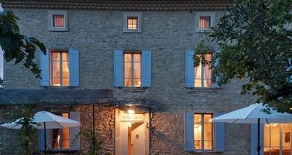 Domaine viticole du XIXe siÚcle récemment rénové, au pied du Mont Ventoux