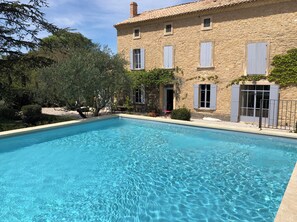 Outdoor pool - Recently renovated 19th century wine estate, at the foot of Mont Ventoux (Carpentras)