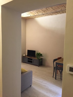 Smart TV, stereo
