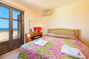 2 bedrooms, in-room safe, iron/ironing board, free WiFi