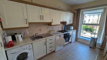 冰箱、微波炉、烤箱、炉灶