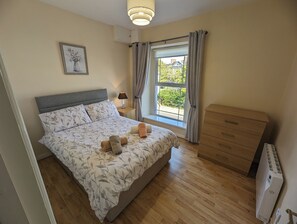 2 habitaciones, tabla de planchar con plancha, internet y ropa de cama 