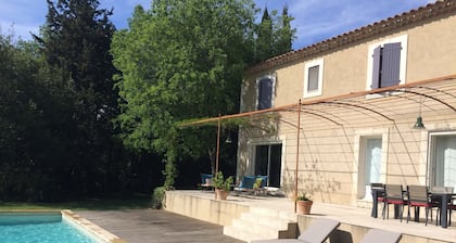 Paradou quiet house with pool and garden near Les Baux de Provence