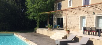 Paradou casa tranquila con piscina y jardín cerca de Baux de Provence