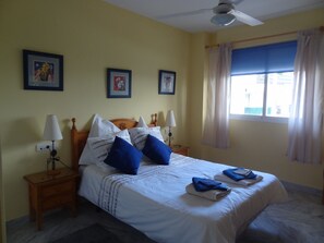 2 bedrooms, iron/ironing board, WiFi, bed sheets - Residence Lorcrisur in Marbella, Puerto Banus, Costa del Sol, 2 bedrooms (Marbella)