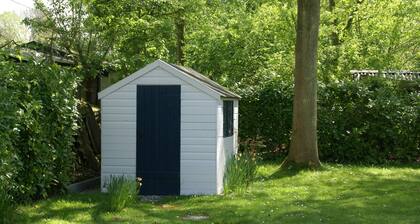 Mukava loma-asunto 6 hengelle, vain 500 metrin päässä rannasta, oma rantahytti