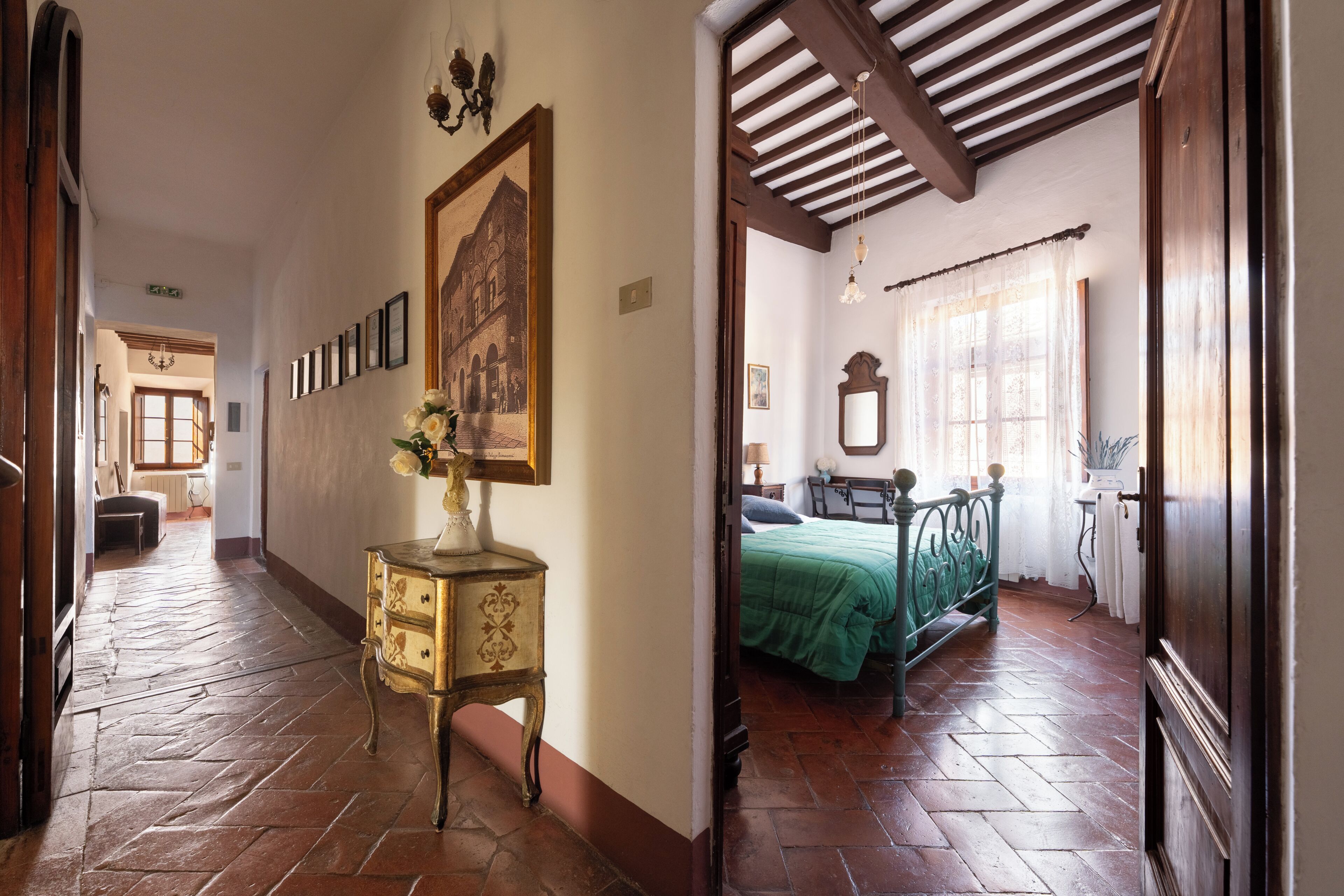 4 Schlafzimmer, Zimmersafe, Schreibtisch, Reisekinderbett