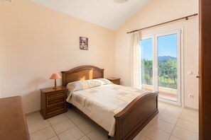 3 makuuhuonetta, tallelokero huoneessa, silitysrauta/-lauta, Wi-Fi