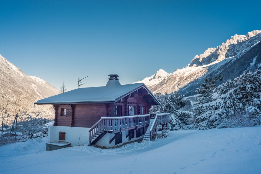 Very warm and comfortable with great mountain views, large terrace and garden