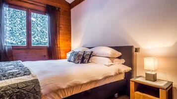 4 bedrooms, iron/ironing board, travel crib, free WiFi