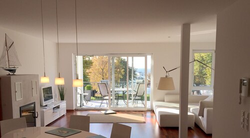 Ferienwohnung Seeblick-exklusive Wohnung in erster Reihe mit Balkon und Seeblick