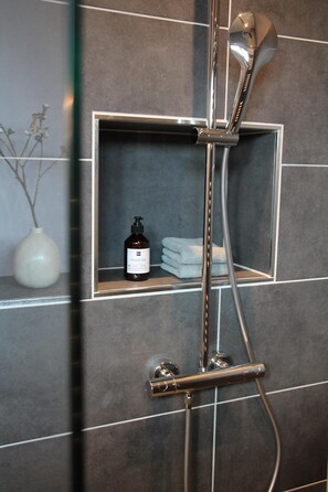 Hair dryer, towels, soap, toilet paper - Stylish design Apartment (Trier)