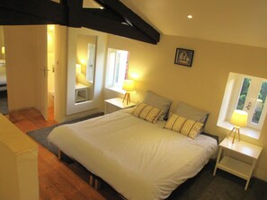 2 bedrooms, iron/ironing board, free WiFi, bed sheets - 100% quiet in Uzès! Swimming-pool 12X8m, 60m²+private terrace, big garden, WIFI  (Uzès)