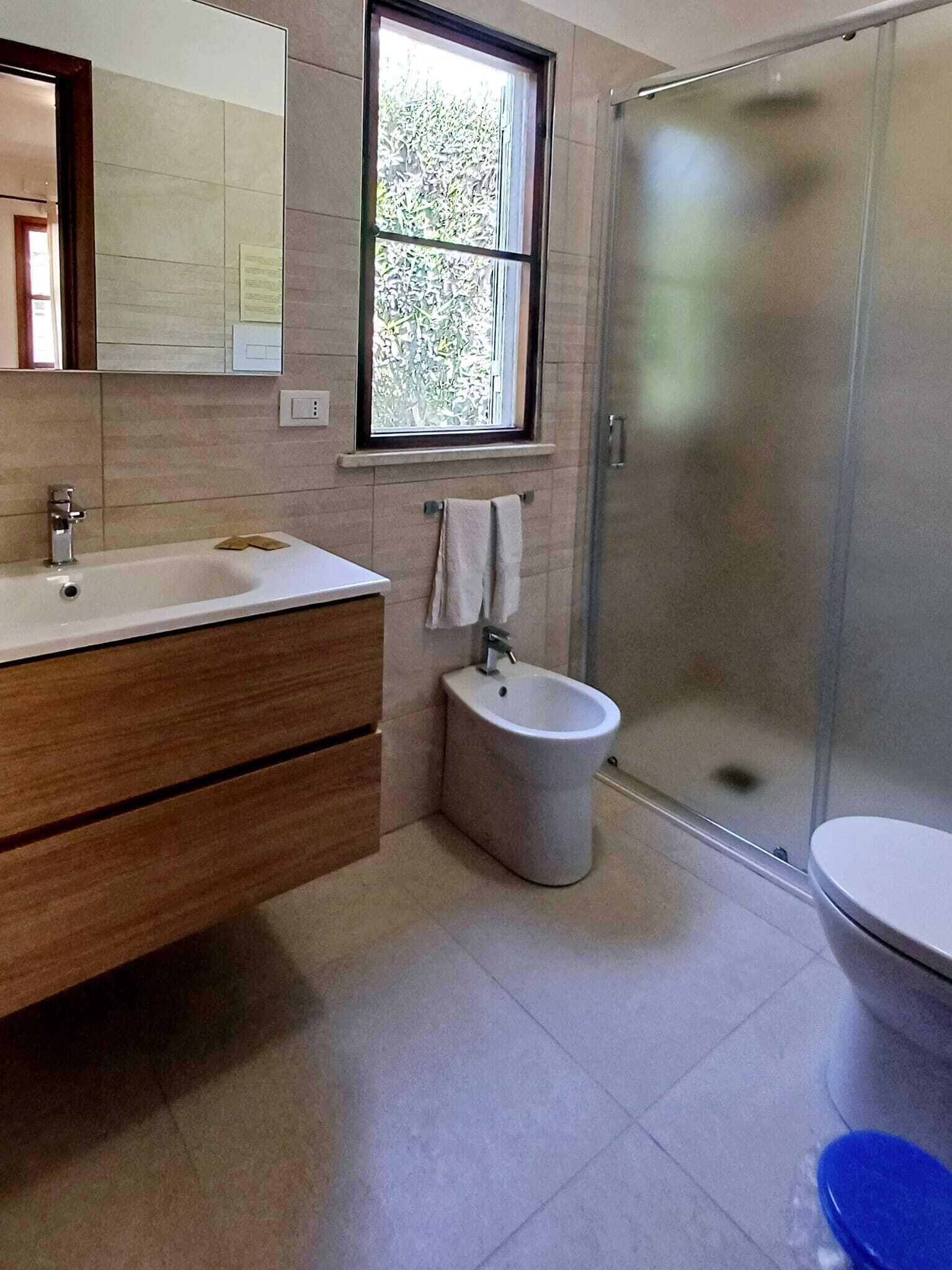 Doccia, asciugacapelli, bidet, asciugamani