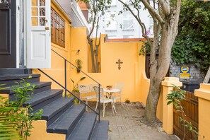 Property grounds - East of Eden - A small paradise in a central location (Cape Town)
