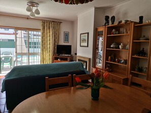 4 quartos, ferros/tábuas de passar roupa, berço de viagem, Wi-Fi