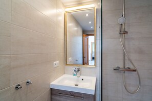 Bathtub, hair dryer, towels