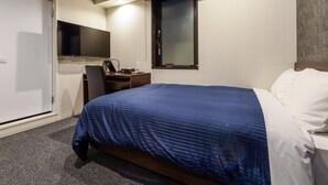 A hotel room with a bed, a desk, a chair, a TV, and a window. - Hotel Livemax Asakusabashi Station (Tokyo)
