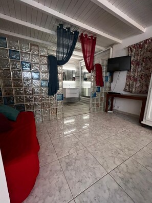 5 chambres, fer et planche Ă repasser, Wi-Fi, draps fournis