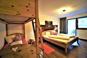 2 Schlafzimmer, Zimmersafe, kostenloses WLAN, Bettwäsche