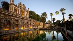 A historic building with arched windows and a reflective pool. - Nice loft in downtown Seville (Sevilla)