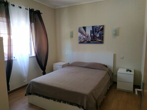 3 chambres, fer et planche à repasser, Wi-Fi, draps fournis