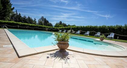 Fiordaliso apartment in Farmhouse with Garden and Pool