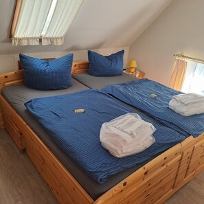2 bedrooms, iron/ironing board, travel cot, free WiFi