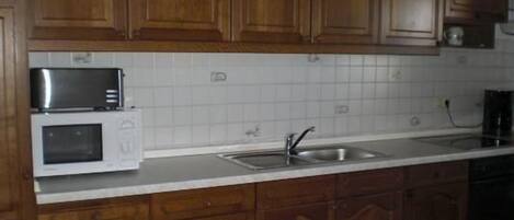 Fridge, stovetop