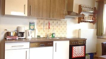 Kühlschrank, Herdplatte, Geschirrspüler