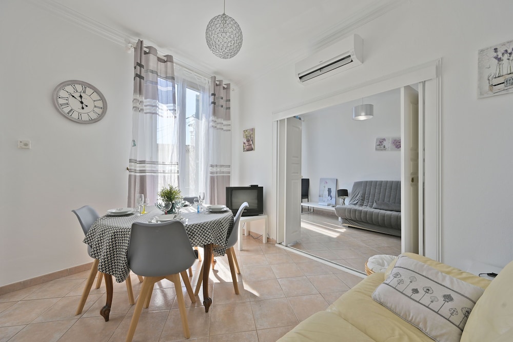 Apartment with nice view of the park 5 minutes from the center on foot air conditioning