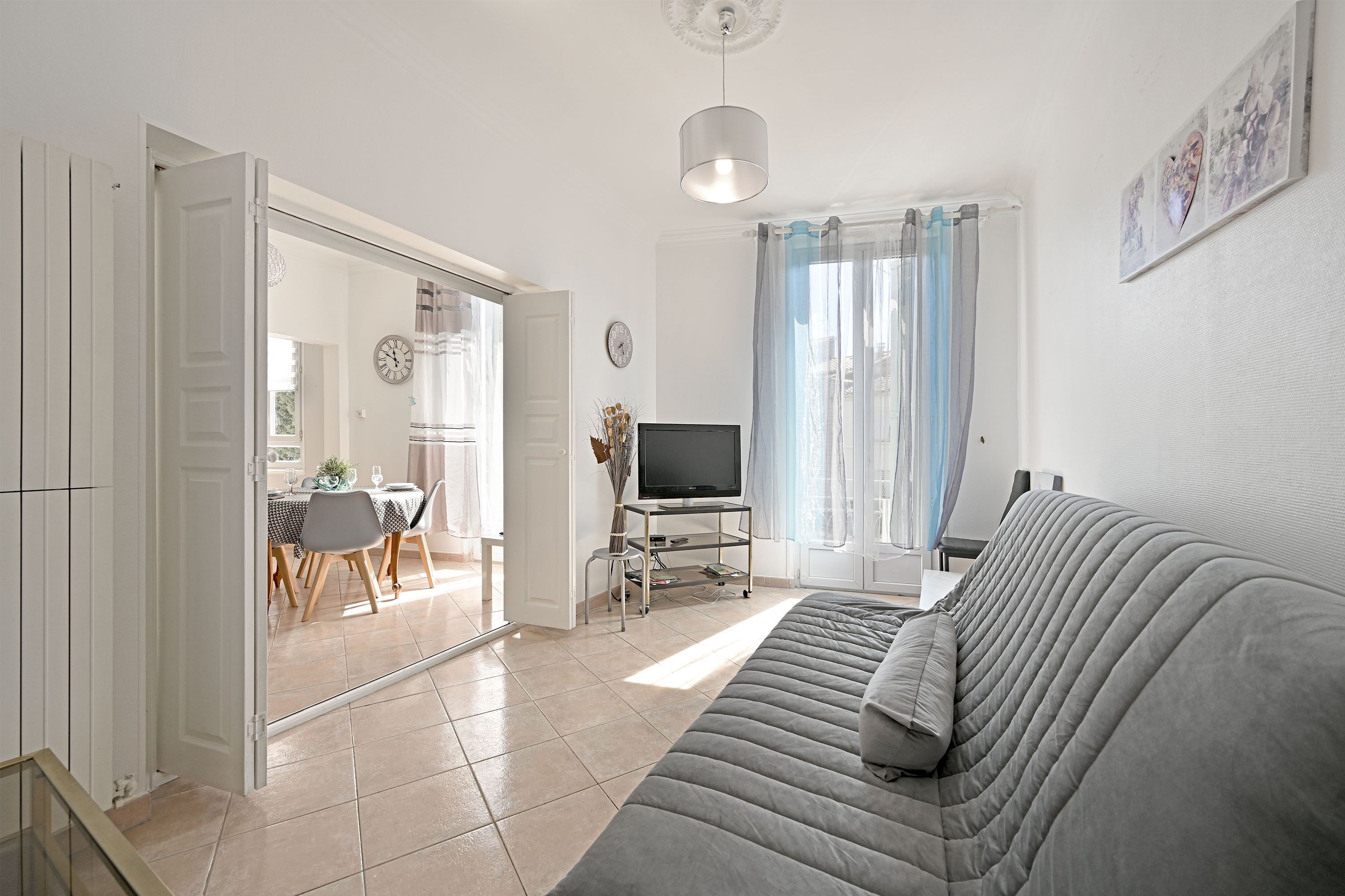 Apartment with nice view of the park 5 minutes from the center on foot air conditioning 