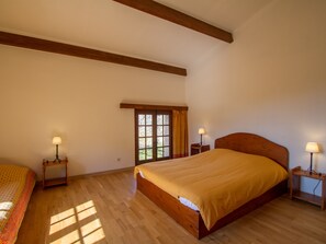 2 chambres, fer et planche à repasser, lit parapluie, Wi-Fi