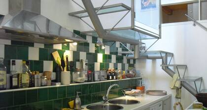 Ortigia, 5 min from the sea and the Duomo, luminous casa, large flowered terrace