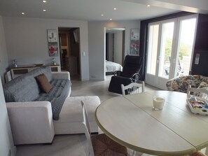 3 bedrooms, iron/ironing board, travel cot, free WiFi