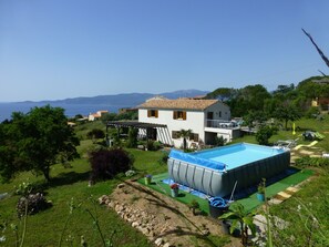 Outdoor pool - F3 of 80m ², swimming pool with sight on sea and mountains Arrival possible during the week (Calcatoggio)