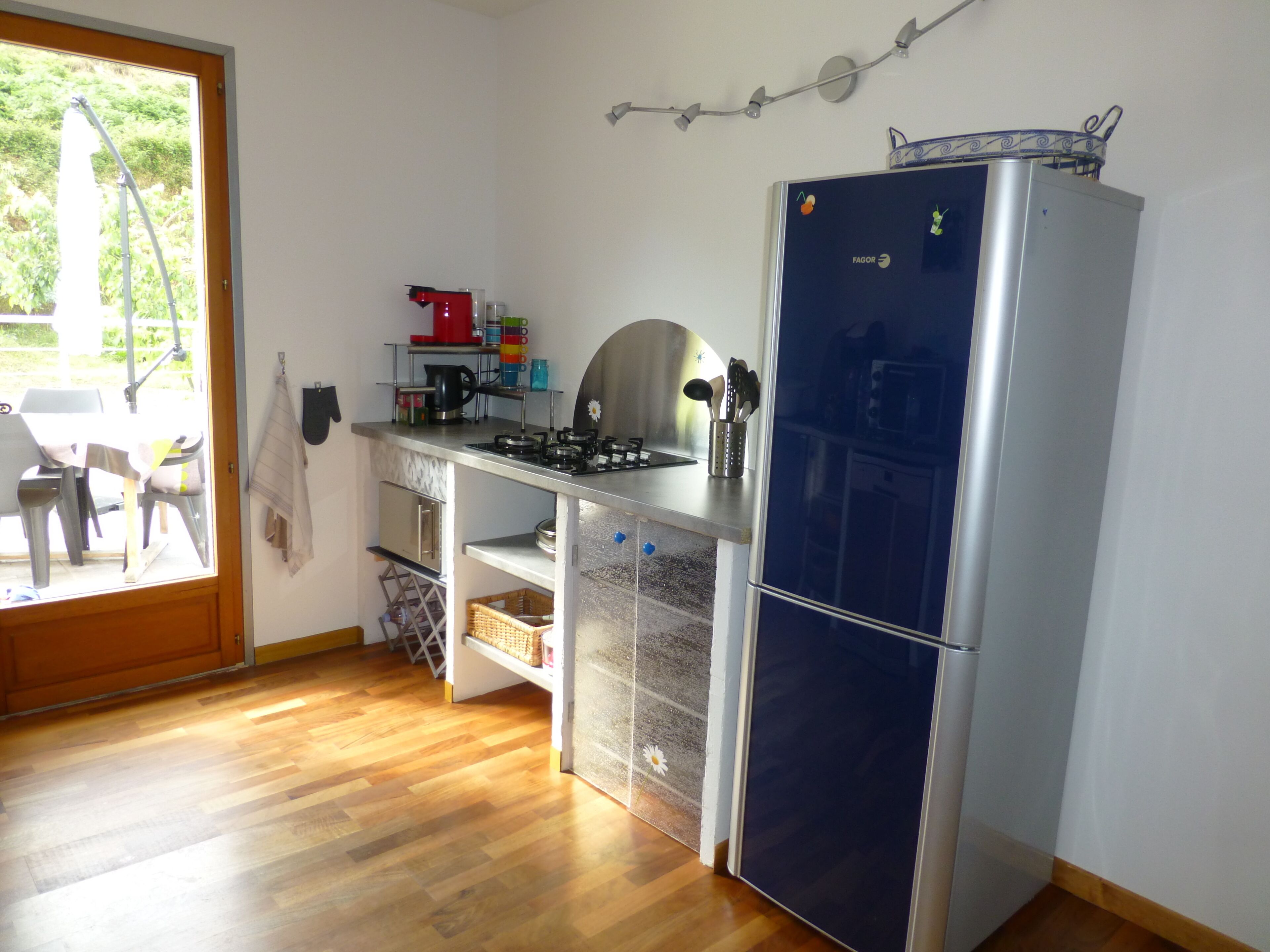 F3 of 80m ², swimming pool with sight on sea and mountains Arrival possible during the week