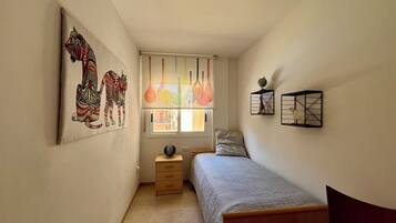 3 bedrooms, iron/ironing board, travel cot, free WiFi