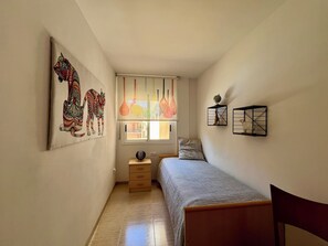3 bedrooms, iron/ironing board, travel cot, free WiFi - in the fishing village, FACING THE SEA, air-conditioned apartment   (L'AMETLLA DE MAR (Tarragone) Espagne)