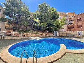Pool - in the fishing village, FACING THE SEA, air-conditioned apartment   (L'AMETLLA DE MAR (Tarragone) Espagne)