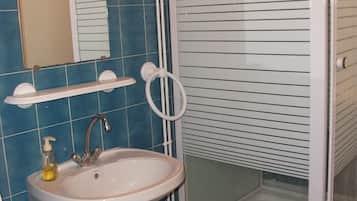 Douche, sèche-cheveux