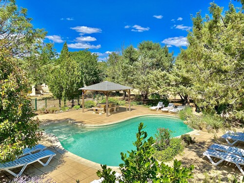 Country house with pool and jacuzzi. Free WIFI.