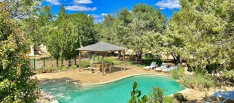 Country house with pool and jacuzzi. Free WIFI.