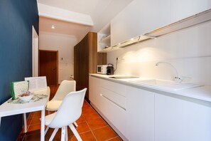 Fridge, microwave, oven, stovetop - COZY FIRST FLOOR IN THE HEART OF ORTIGIA (Siracusa)