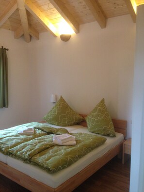 2 Schlafzimmer, Zimmersafe, Bügeleisen/Bügelbrett, Reisekinderbett