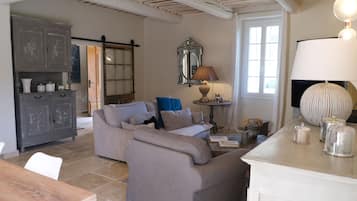 Télévision, cheminée