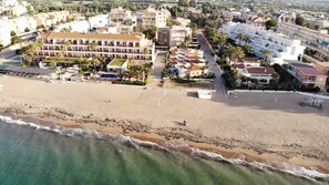 Beach nearby, sun-loungers - Villa directly on the beach in the coastal town of Denia sore beautiful (Dénia)