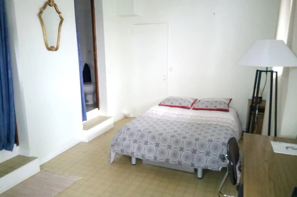 Studio furnished in the forest of Fontainebleau, 2/4 people, Paris, Disneyland.